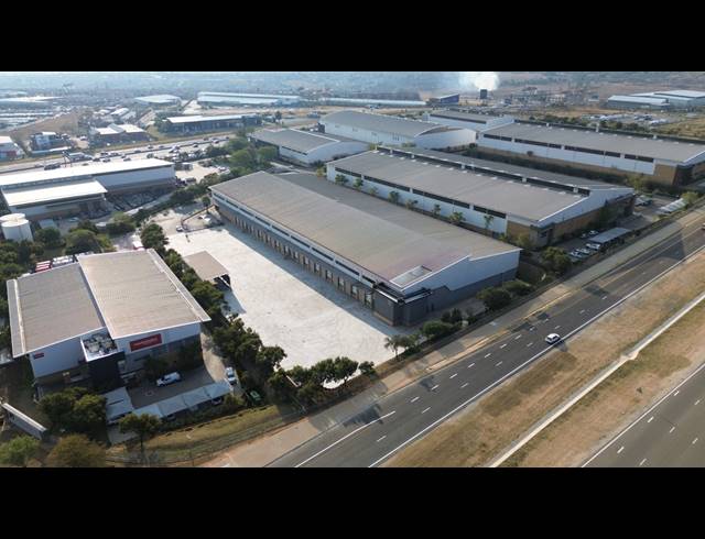7,737M² WAREHOUSE TO LET IN SAMRAND BUSINESS PARK